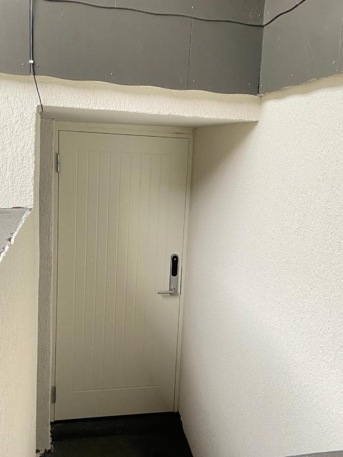 Andalsnes Underground Flat Apartment Екстериор снимка