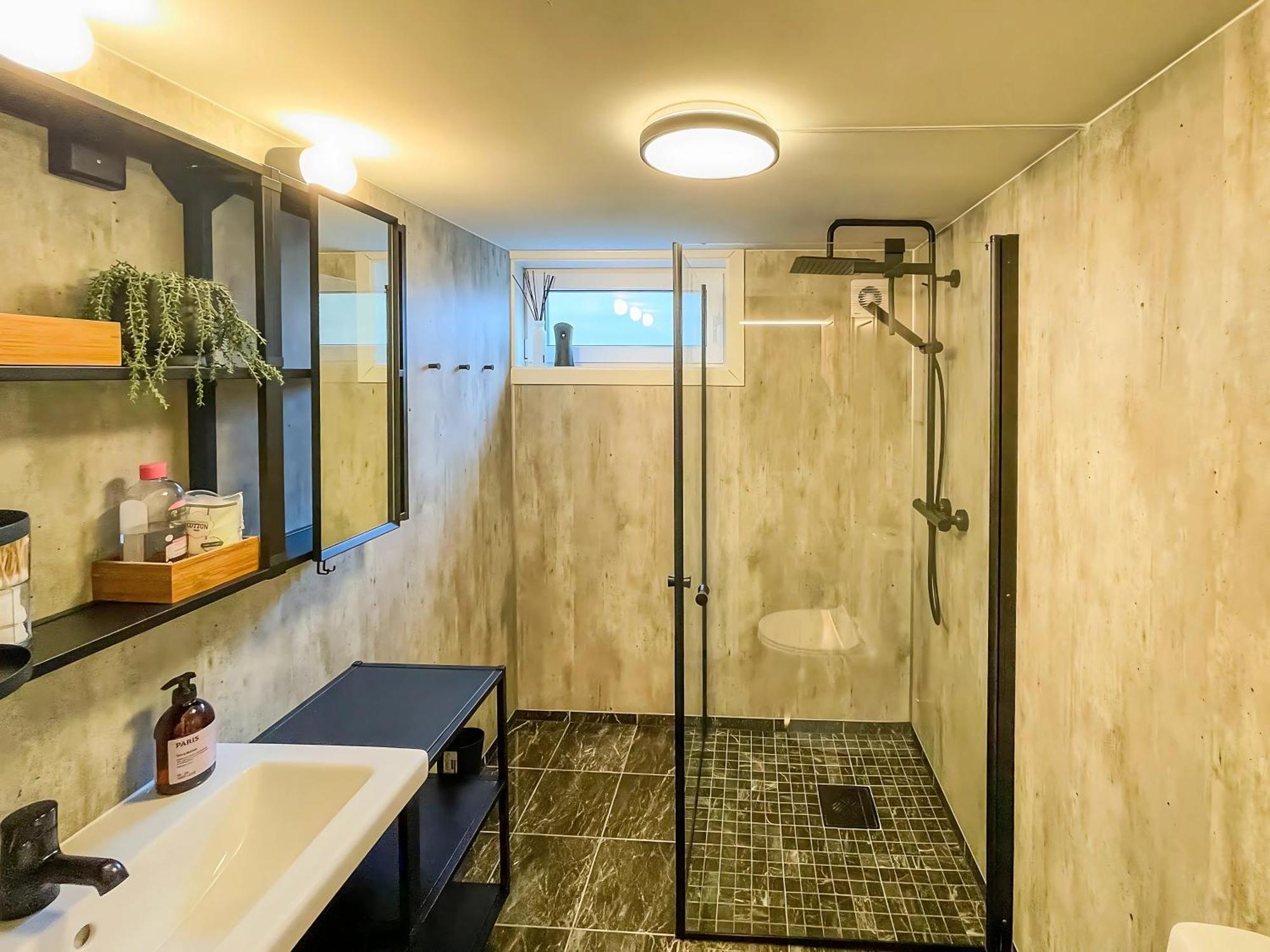 Andalsnes Underground Flat Apartment Екстериор снимка